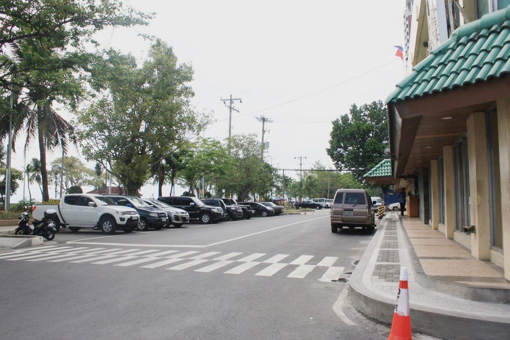 Aloha Hotel Roxas Boulevard Manila Exterior photo